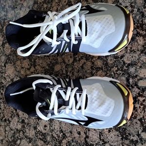 Mizuno size 6 shoes